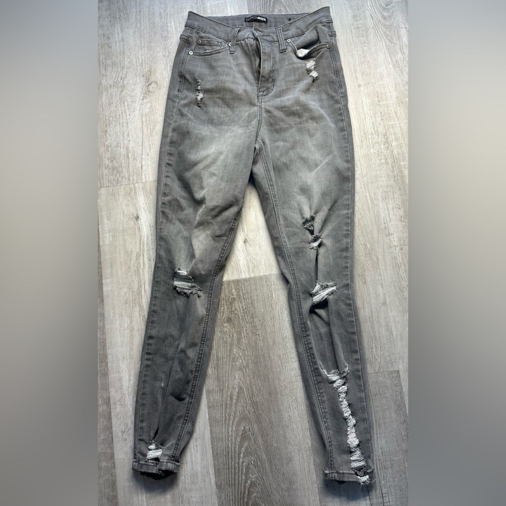 Fashion nova skinny jean size 3/26